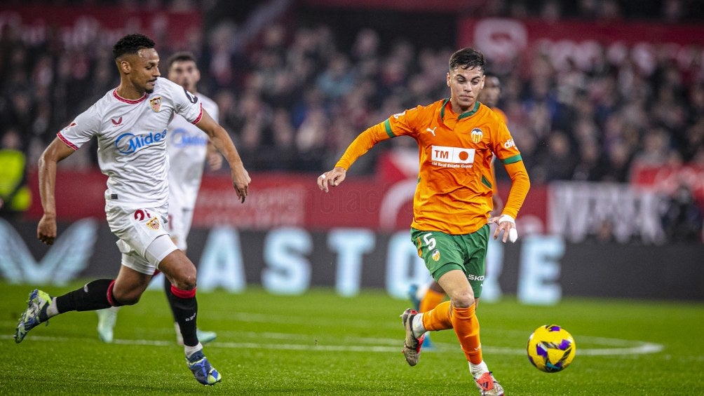 Valencia se hunde en el fondo de la tabla tras empate con Sevilla