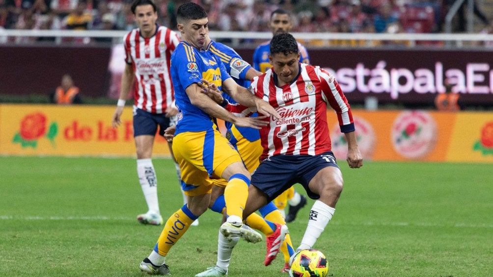 Chivas iguala ante Tigres y mantiene su racha negativa ante los Universitarios