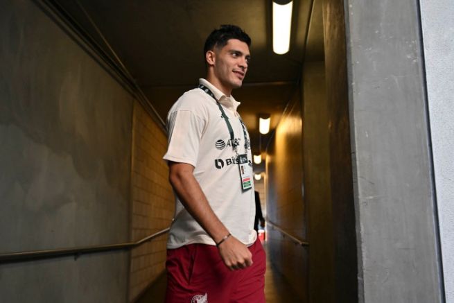 Raúl Jiménez, en la concentración de la Selección Mexicana