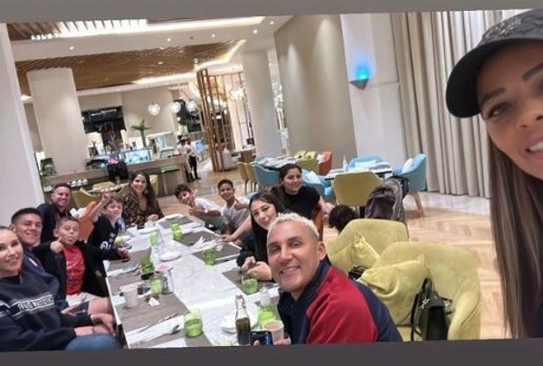 Navas en reunión previo a debut en Qatar