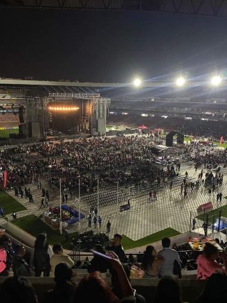 Escenario instalado en la cancha del Jalisco