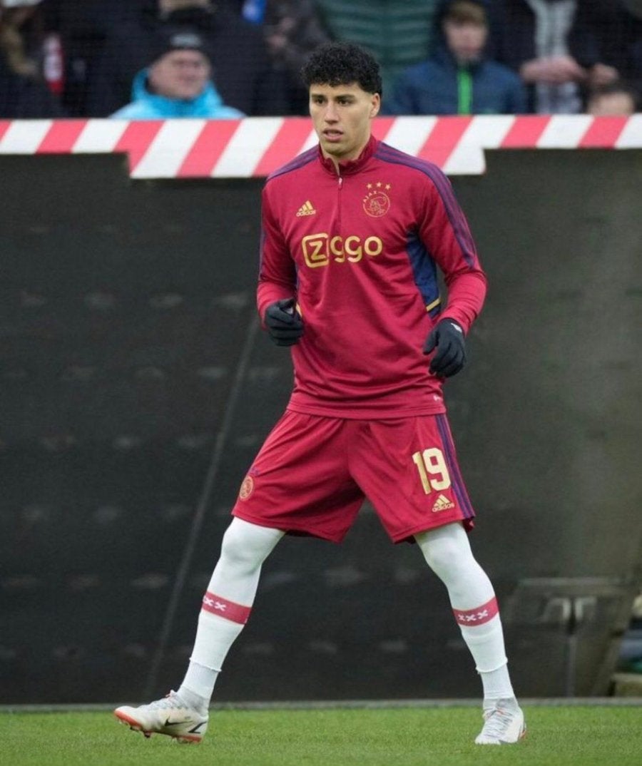 Jorge Sánchez en calentamiento en juego del Ajax 