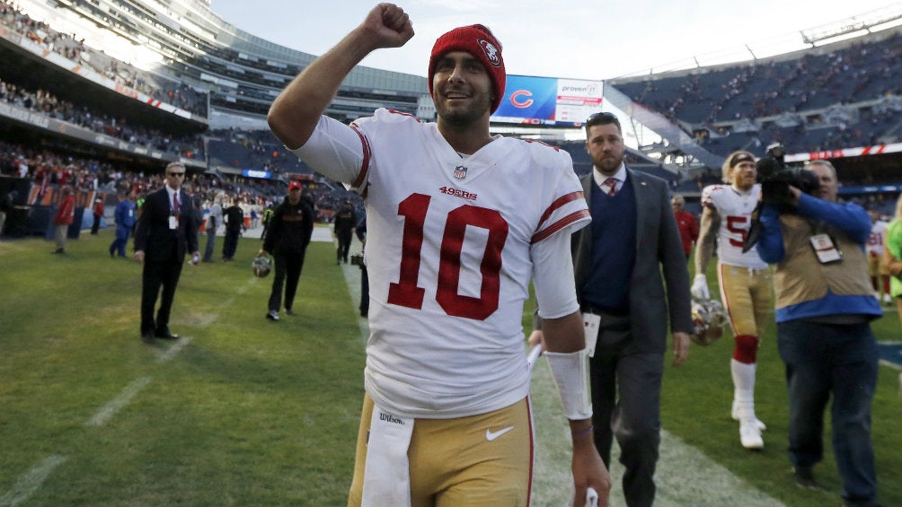 Garoppolo festeja triunfo frente a Chicago Bears