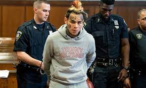 Tekashi enfrenta múltiples cargos en su contra