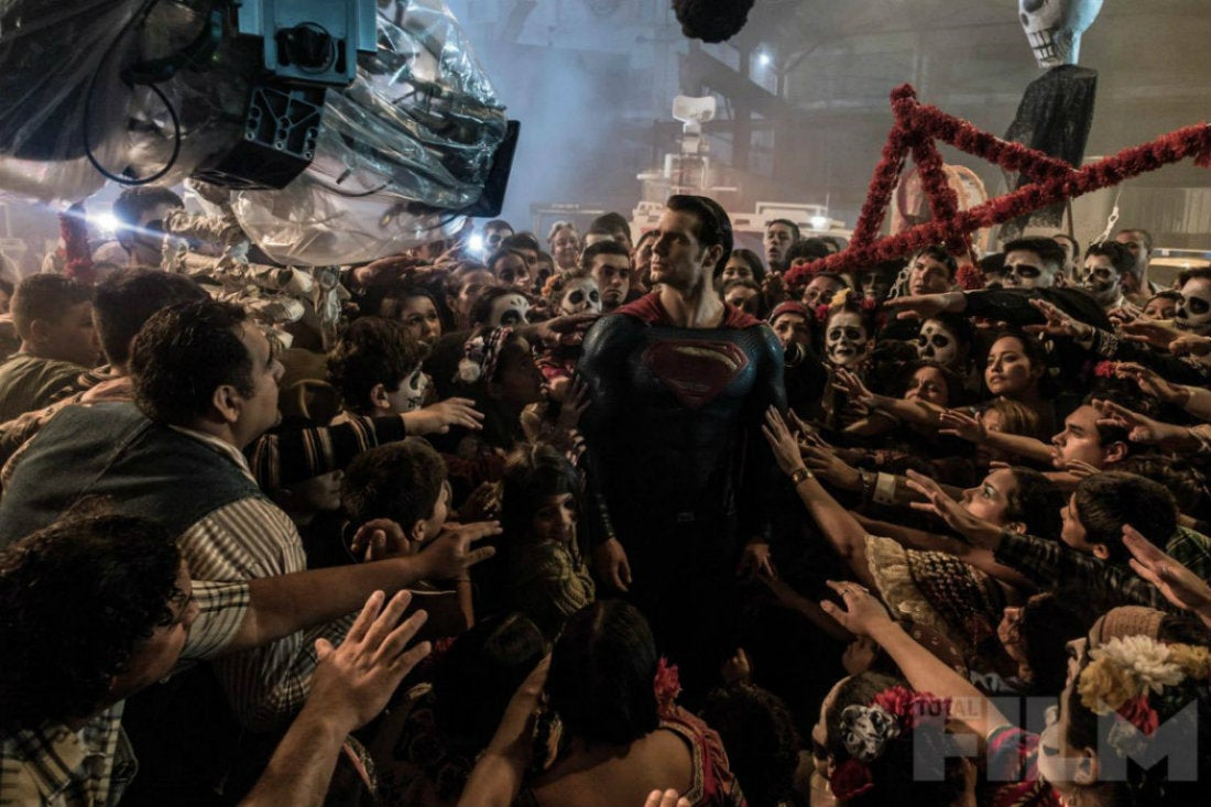 Escena en la que Superman es aclamado por la multitud