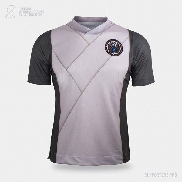 Esta camiseta tiene el emblema del sable de luz