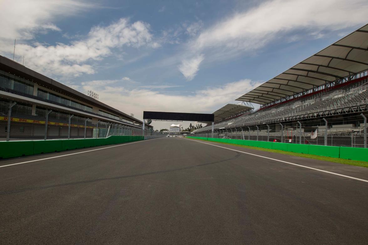 Imagen desde la pista del Autódromo Hermanos Rodríguez