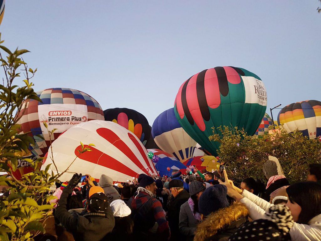 Los globos comienzan a inflarse a las 6:30 de la mañana