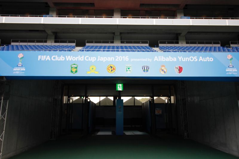 El escudo del América ya luce en el estadio