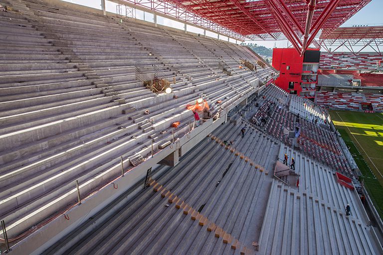 Esta es una de las zonas de la tribuna que aún no están terminadas