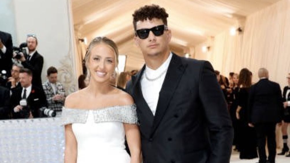 Pat Mahomes apareció con su esposa en el Met