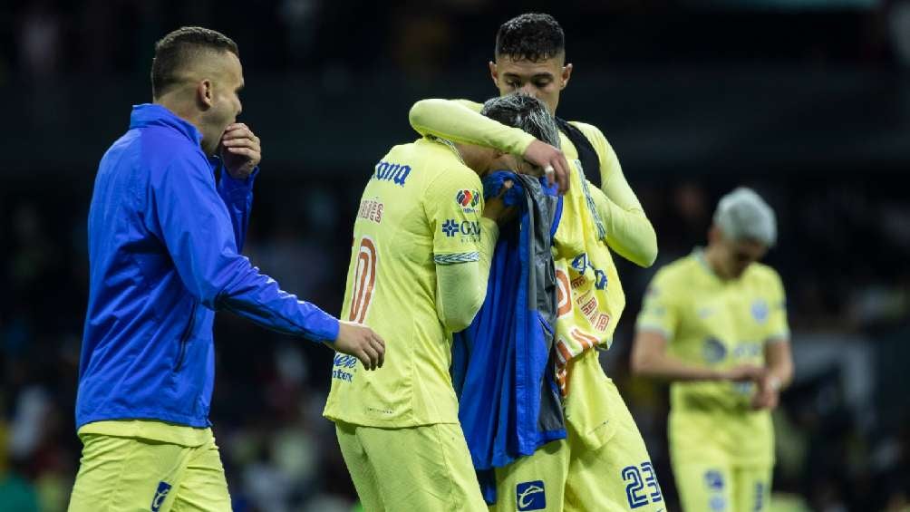 Diego Valdés salió entre lágrimas del terreno de juego