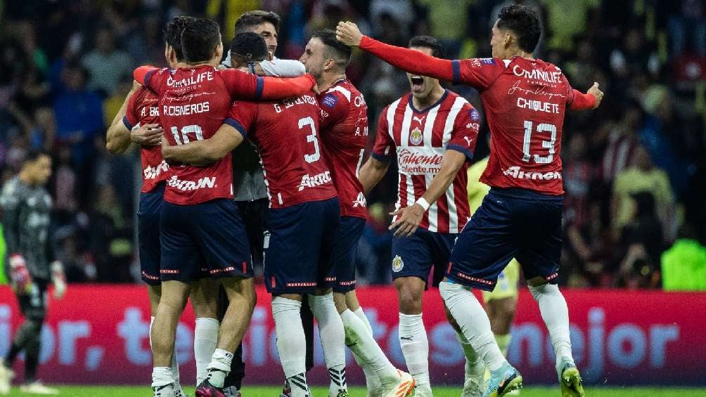 Chivas tuvo que remontar dos veces para eliminar su máximo rival