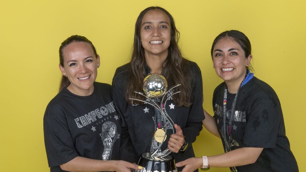 Claudia Carrión y Stephanie González lucen la Copa