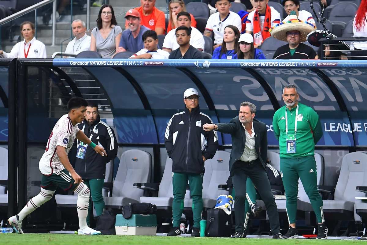 Diego Cocca en un partido al frente del Tri