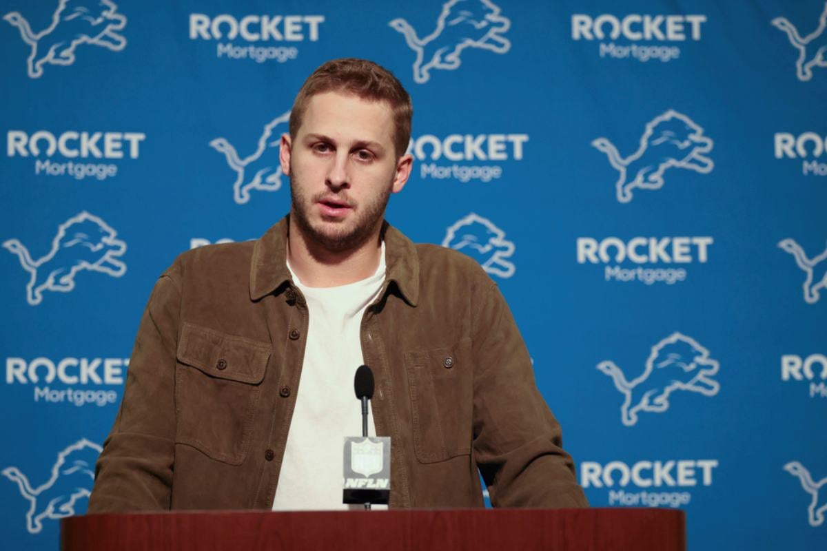 Jared Goff en conferencia de prensa con los Lions