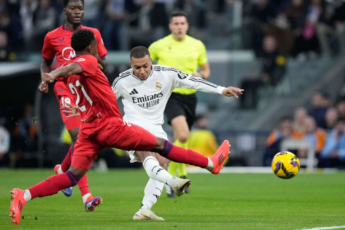 Mbappé en partido con Real Madrid