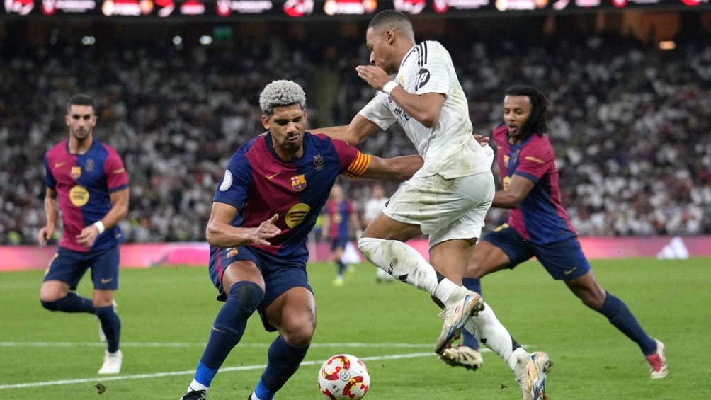 Araújo enfrenta a Mbappé en la Supercopa de España