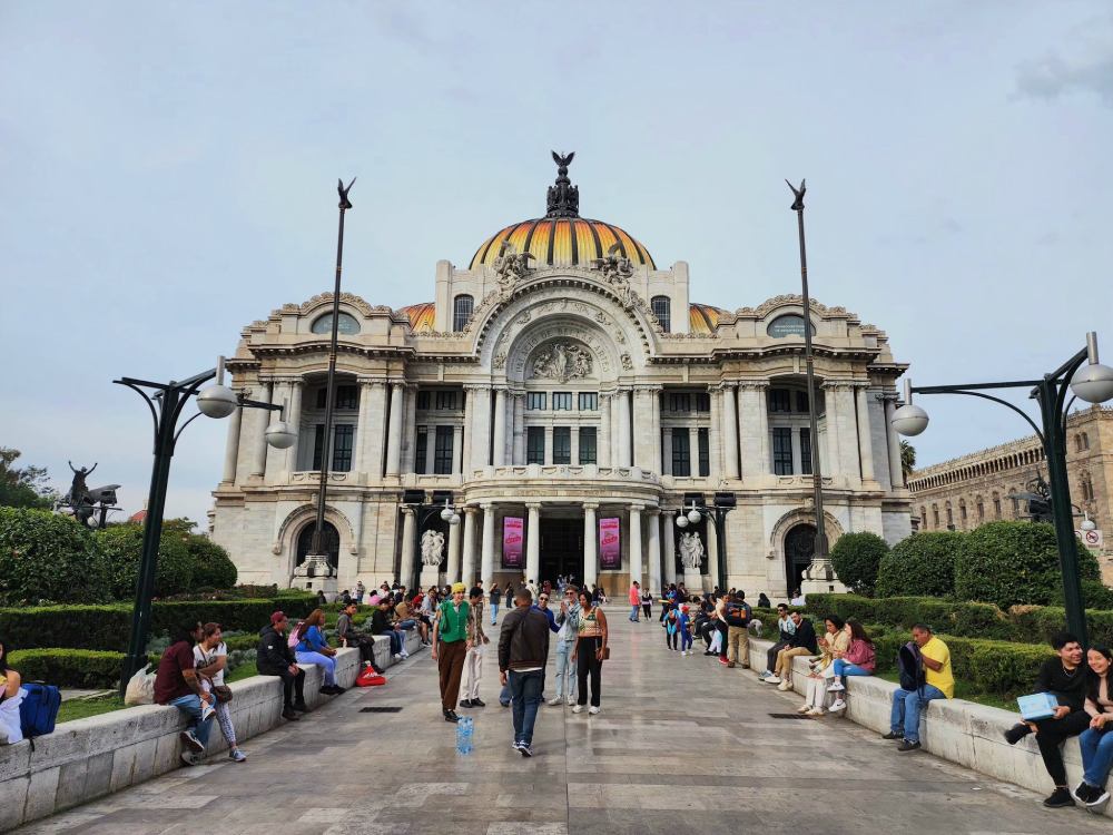 La parte de Bellas Artes ya luce sin comerciantes ambulantes. | FB: @ClaraBrugadaM