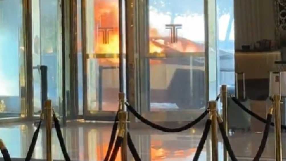 Desde el interior del Hotel Trump se podía observar a la Cybertruck en llamas/X