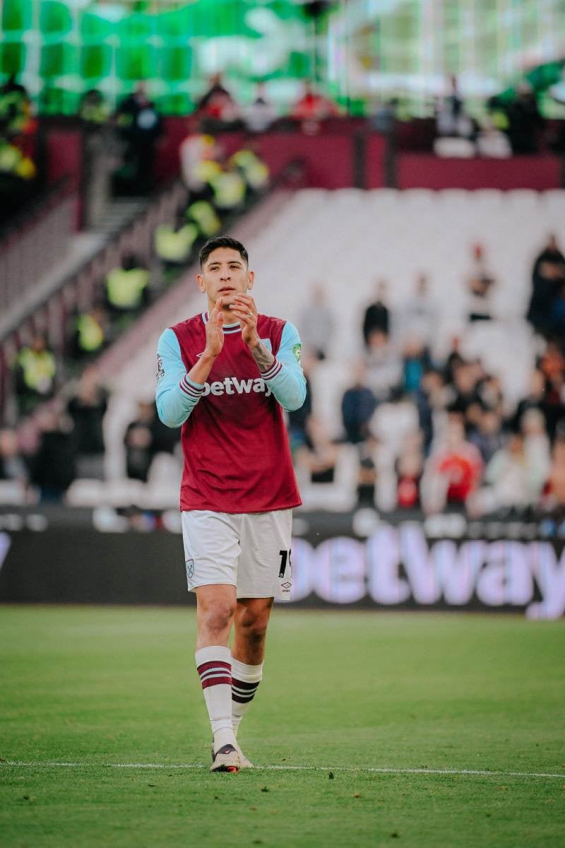 Edson Álvarez en partido con West Ham