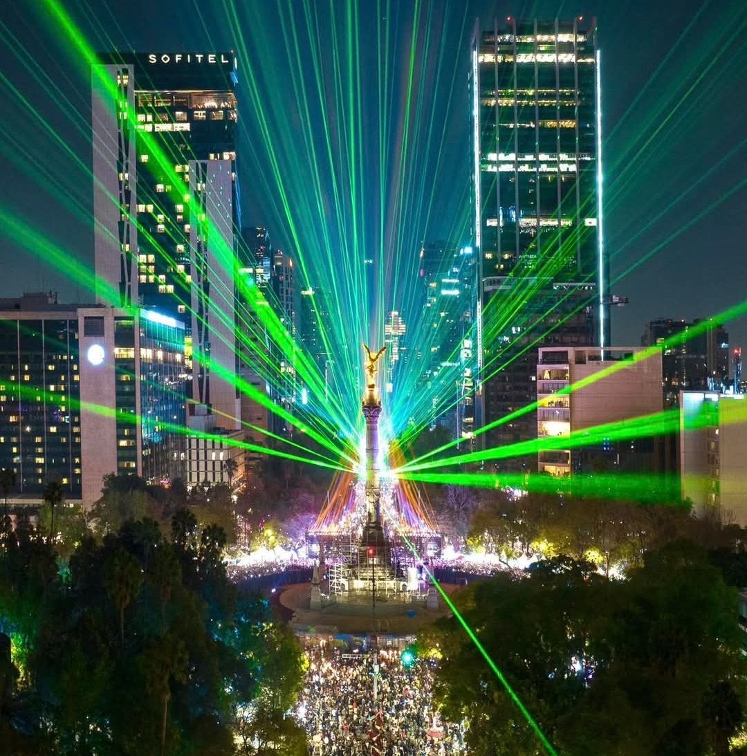 Polymarchs se presentó en el Paseo de la Reforma como celebración de año nuevo 