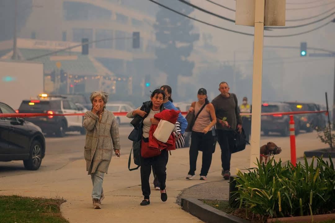 Más de 100 mil personas han sido evacudadas / Redes Sociales