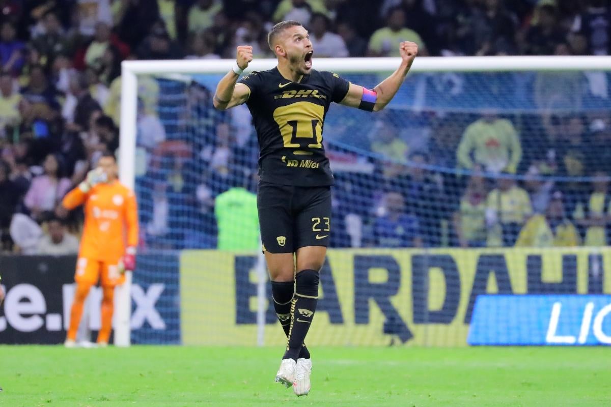 Freire en celebración con Pumas