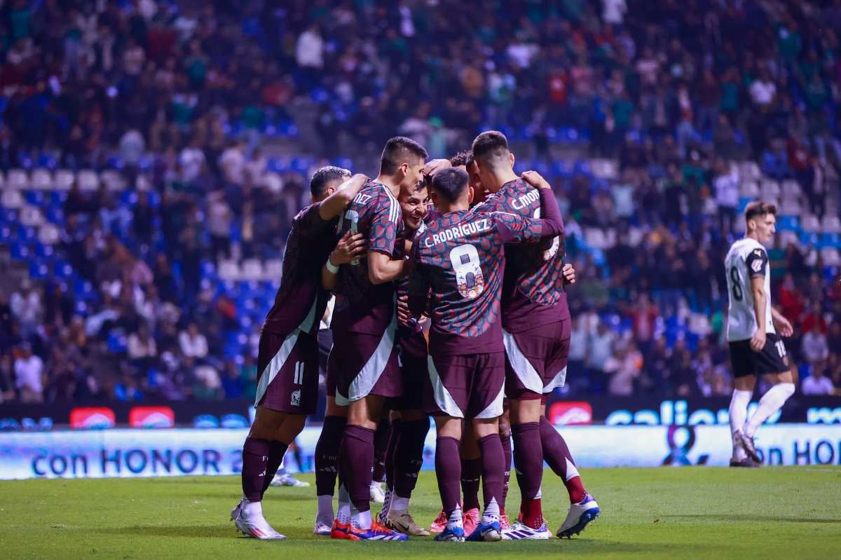 La Selección Mexicana en celebración de gol 