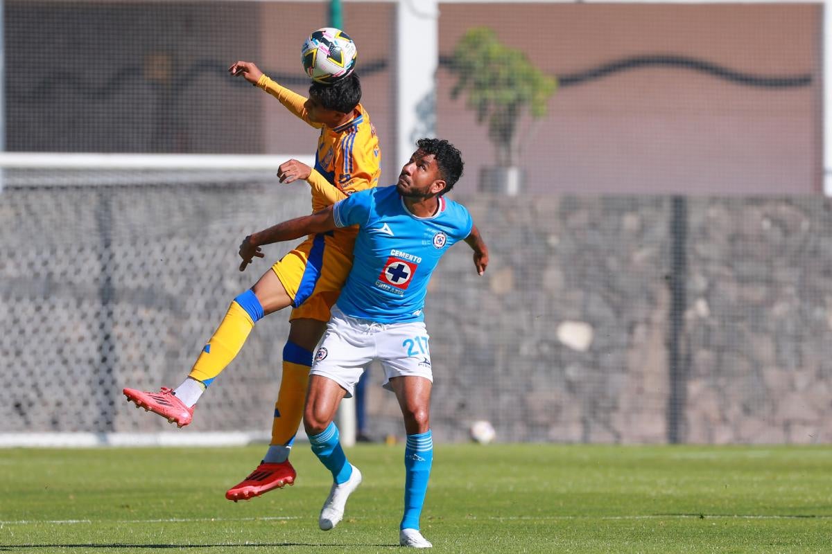 Samuel Espinosa en partido de la Sub 23