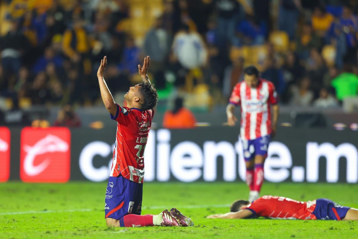 Jugadores de Atlético San Luis en celebración