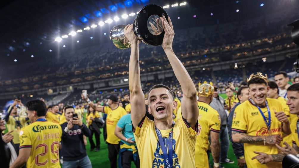 Jugadores de América en celebración del tricampeonato 