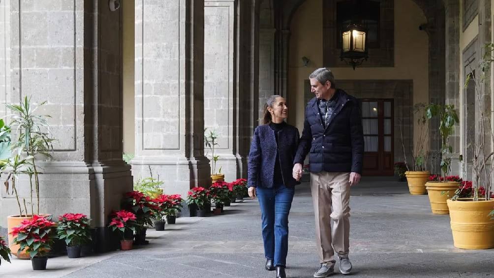 La mandataria comenzó el video con un recorrido en los pasillos de Palacio Nacional. | Gobierno de México.