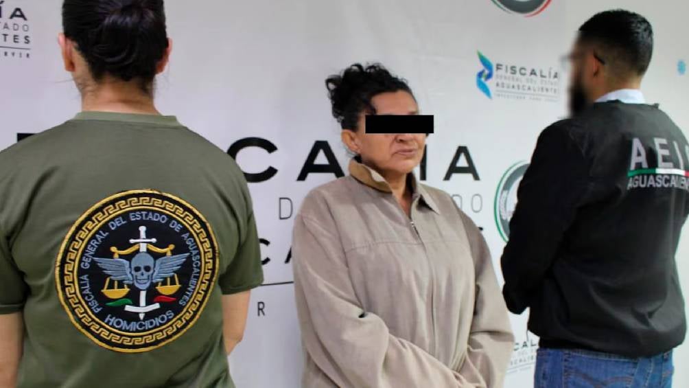 El 4 de enero en Chetumal, Quintana Roo, fue arrestada Liliana Lucero, de 49 años, por su posible implicación en la muerte de su hijo Dhilan Randall.| Fiscalía de Quintana Roo 