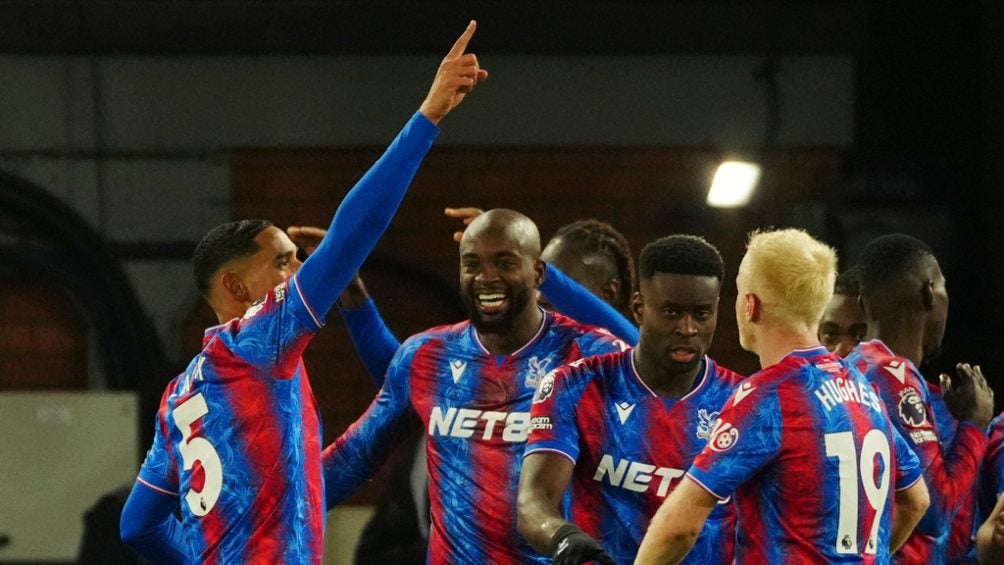 Crystal Palace pelea por no descender en Inglaterra | AP