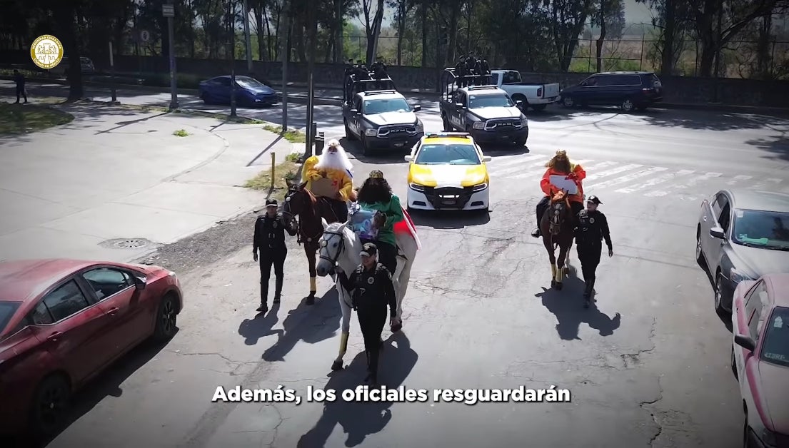 Los elementos de seguridad buscan que los juguetes lleguen sin problemas a los hogares / FB: @PoliciaCDMX