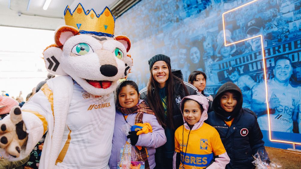 Tigres convivió con niñas y niños para celebrar el Día de Reyes | CORTESÍA TIGRES