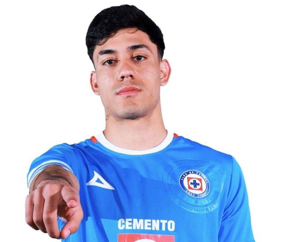 Omar Campos llega a Cruz Azul | X