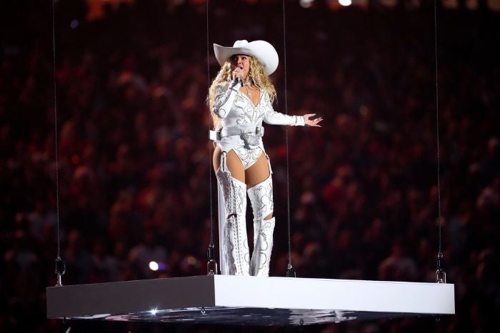 Beyoncé en el medio tiempo del Ravens vs Texans