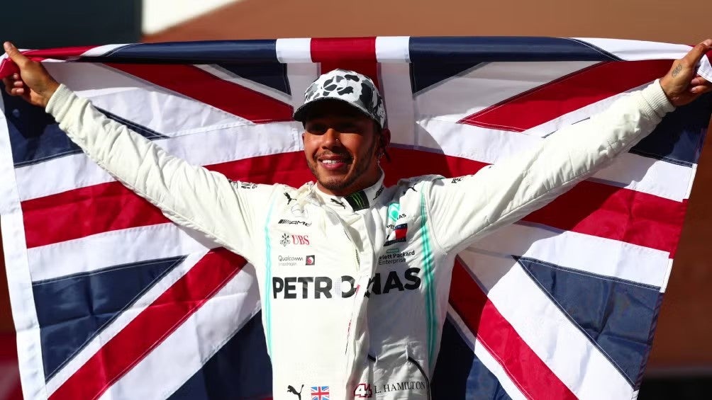 Hamilton festeja un título 