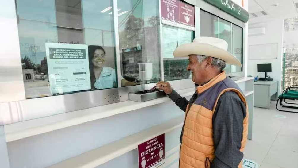 El cobro de la pensión se puede hacer en cajeros o ventanillas del Banco del Bienestar/Secretaría del Bienestar