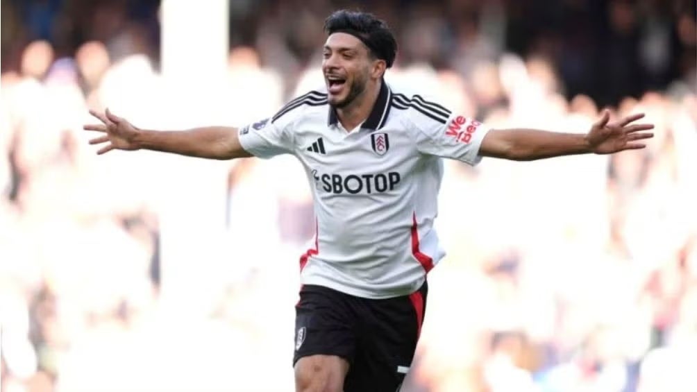 Raúl Jiménez en festejo de gol con Fulham