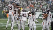 Broncos saca apretado triunfo