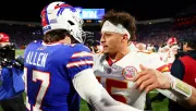 El abrazo entre Mahomes y Allen