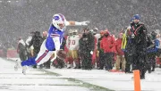 Josh Allen, el primer quarteback en anotar touchdown por tierra