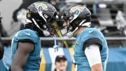 Jaguars vencen a los Titans 20-13 completando una rara barrida en la serie