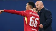 Arne Slot no sabe que le deparará el futuro a Alexander-Arnold