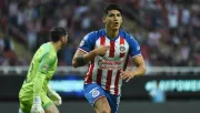 ¡Oficial! Alan Pulido regresa a Chivas