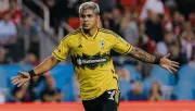 Botafogo se une a la puja por 'Cucho' Hernández, delantero de Columbus Crew