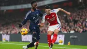 Arsenal deja escapar ventaja de dos goles y empata en casa ante Aston Villa